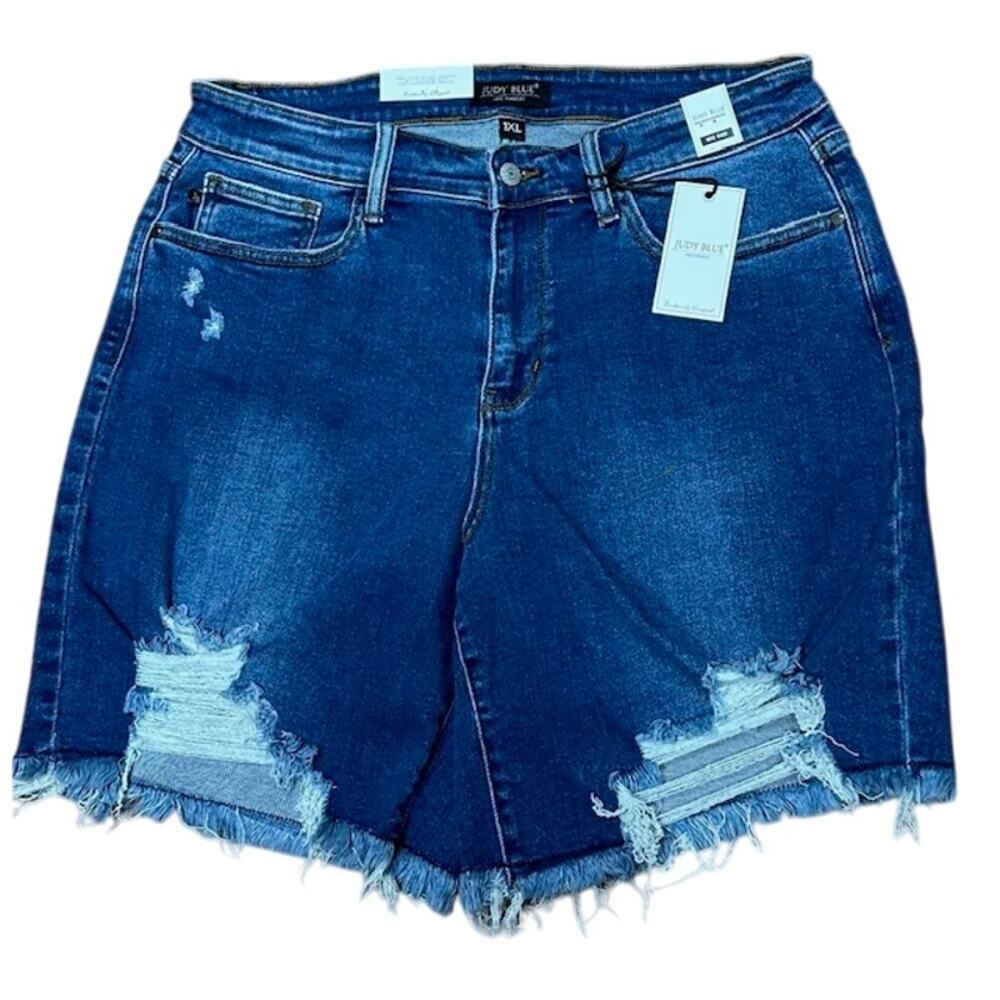 NWT Judy Blue Mid Rise Distressed Short.  Size 1x